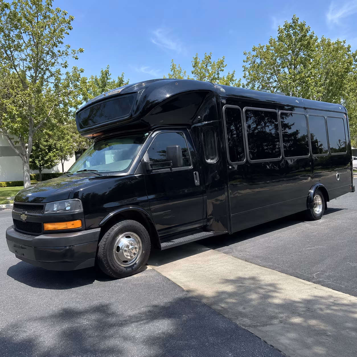 santa clara 15 passenger party bus